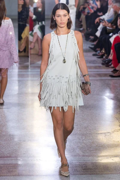 Look 50
